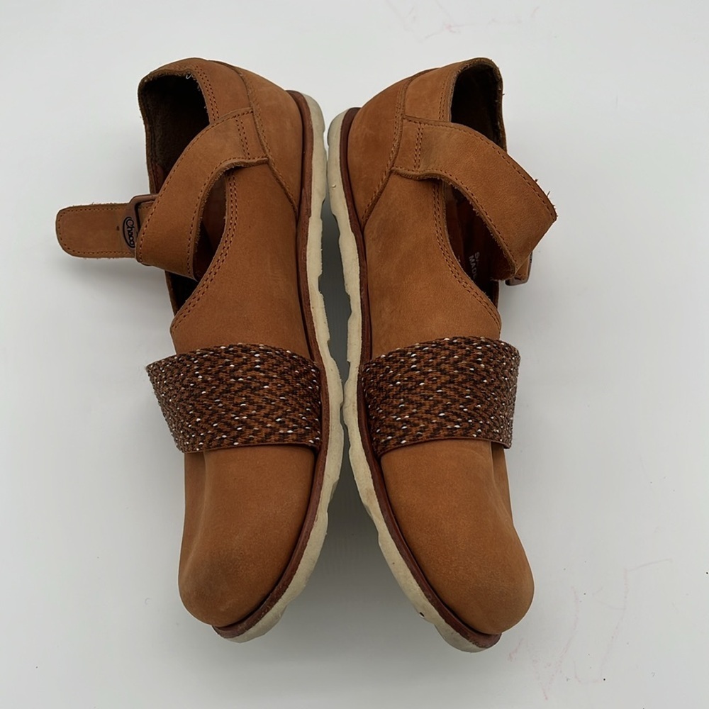 Chaco Camel Tan Buckle Closed Toe Shoes Women Size 7 BLEMISH - Picture 3 of 8